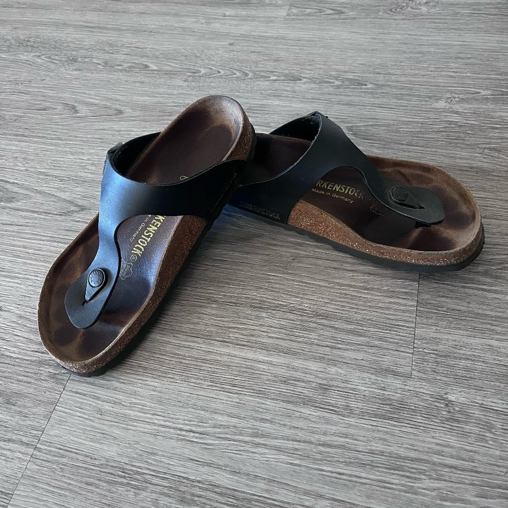 Women's Birkenstock Gizeh Black Leather Sandal 37EU